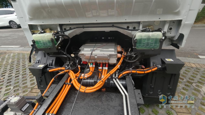 乘龙翼威2城际重载轻卡的含“轻”量