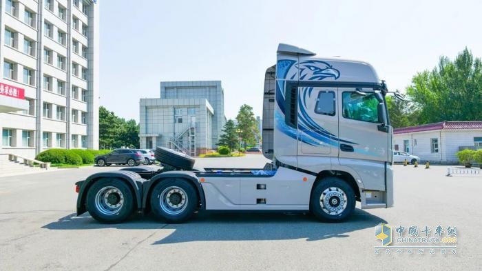 开解放J7创领版牵引车，运输这场局，你说了算！