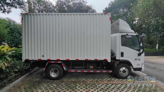 低耗省成本，甩厢提效率！乘龙翼威2城配运输创富先锋