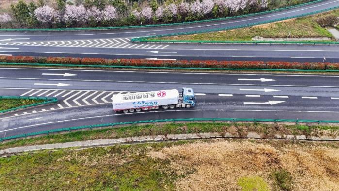 “开龙擎 向富行” 阜阳至杭州赵师傅带货试车 东风新KL 600马力综合油耗29升