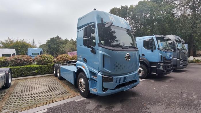 每年多赚3万！乘龙翼威5纯电牵引车资源运输创富新标杆