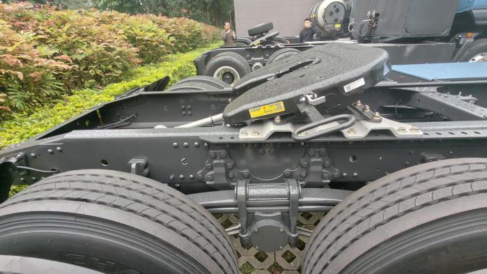 每年多赚3万！乘龙翼威5纯电牵引车资源运输创富新标杆