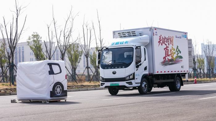 睿控E+平台重磅发布！宇通科技节擘画“智电融合”新蓝图