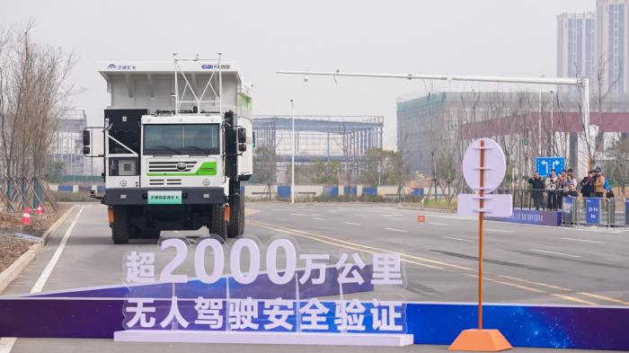 睿控E+平台重磅发布！宇通科技节擘画“智电融合”新蓝图