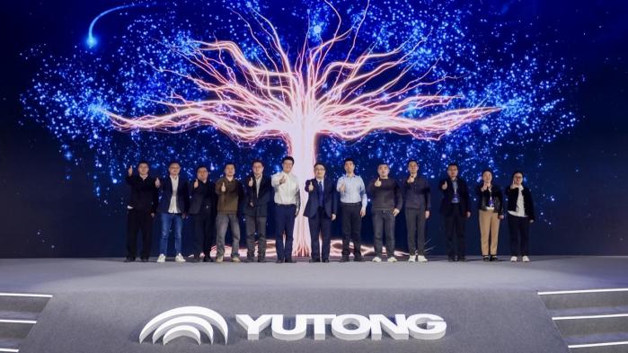 睿控E+平台重磅发布！宇通科技节擘画“智电融合”新蓝图