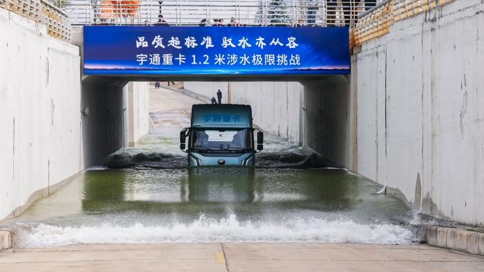 睿控E+平台重磅发布！宇通科技节擘画“智电融合”新蓝图