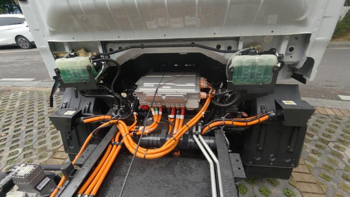 乘龙翼威2冷链纯电轻卡：冷链运输“鲜”锋 高效创富更省心