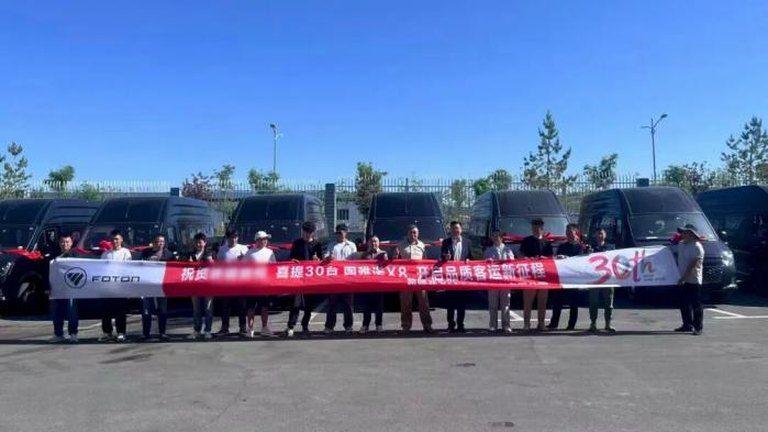 图雅诺X8批量交付新疆，助力大美新疆旅游客运品质升级