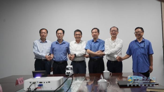 东科克诺尔来到柳州