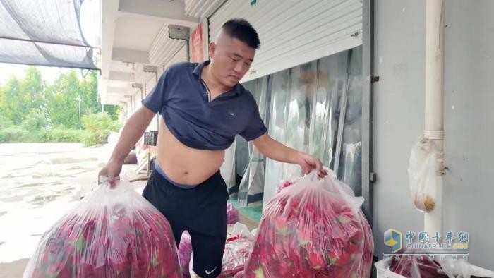 驰骋梦想之路：奥铃玉兔Ⅲ与连俊丽的致富之旅