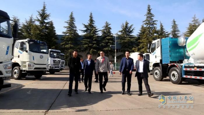 陕重汽与中集车辆搅拌车业务集团深度交流，共绘合作新蓝图