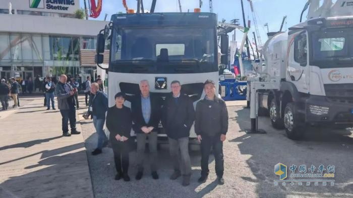 绿色“砼”行！徐工新能源搅拌车亮相德国宝马展Bauma 2025