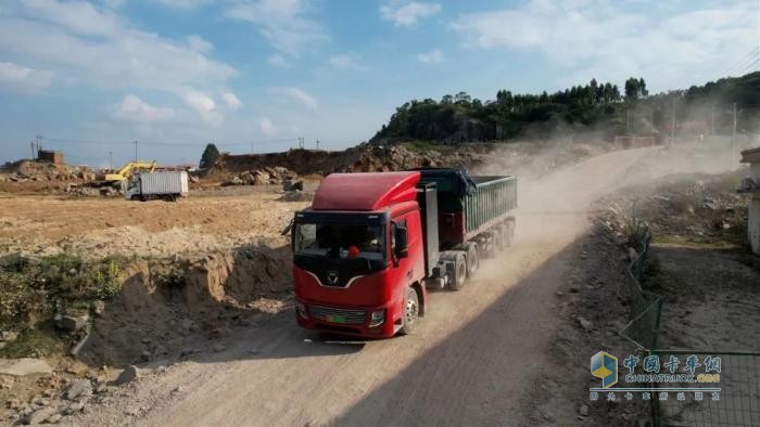 既“稳”又“值”，徐工新能源重卡书写砂石运输场景新答卷