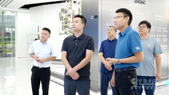 首批全新东风多利卡康陆威轻卡交付盛辉物流，东康D2.5动力启航城际高效新程