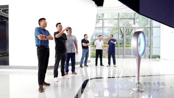 首批全新东风多利卡康陆威轻卡交付盛辉物流，东康D2.5动力启航城际高效新程