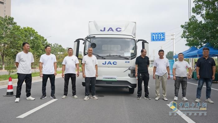 重构中原绿色运力规则！江淮新能源轻卡全场景解决方案登陆郑州