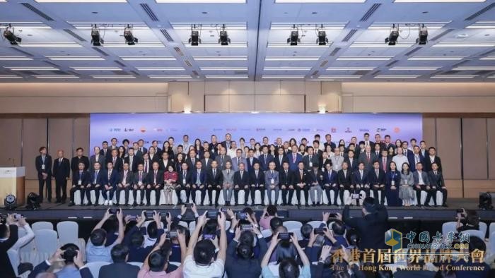 香港首届世界品牌大会，徐工荣膺中国品牌国际化标杆！