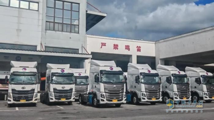 东风康明斯客户关怀万里行： 暖“芯”护航物流标杆，深度服务速递一线