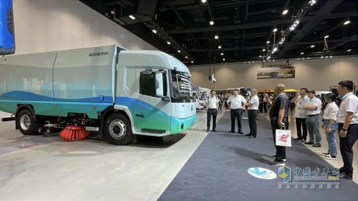 福田普罗科卡车低入口洗扫车耀目登场福田汽车2025年中商务会， 以科技重塑环卫新标杆