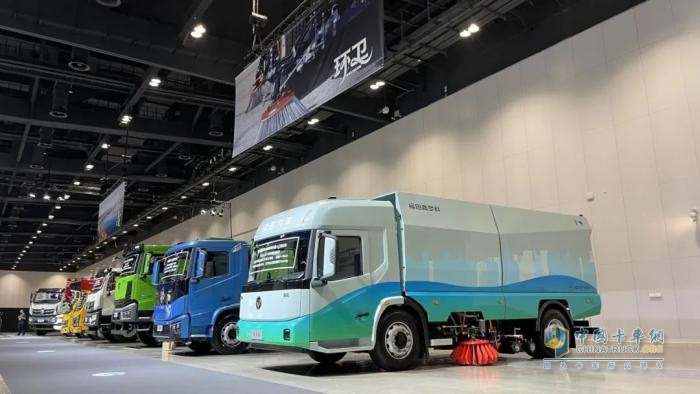 福田普罗科卡车低入口洗扫车耀目登场福田汽车2025年中商务会， 以科技重塑环卫新标杆
