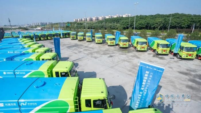 批量交付，列装上岗！宇通环卫助力郑州航空港区开启“零碳清扫”新时代！