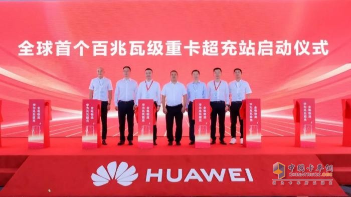 驱动零碳物流新纪元！200台徐工超充重卡，交付北川