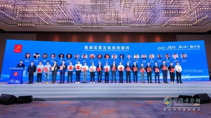 三连击动作显示 速豹科技正在加速跑