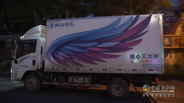 陕汽德龍G300出勤稳、成本省 冯老板的运输“定心丸”