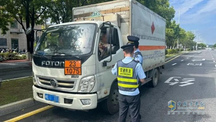 一液化气运输车押运员无证上岗，被罚5万元
