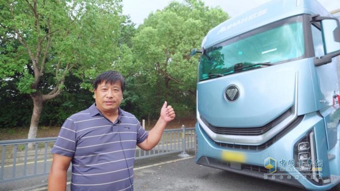 百公里省5L+油！老司机李师傅：欧曼银河9油钱省得值 动力用得爽