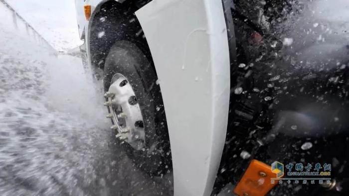 “双11”呼唤“当日达”！徐工4×2底充牵引车已就位