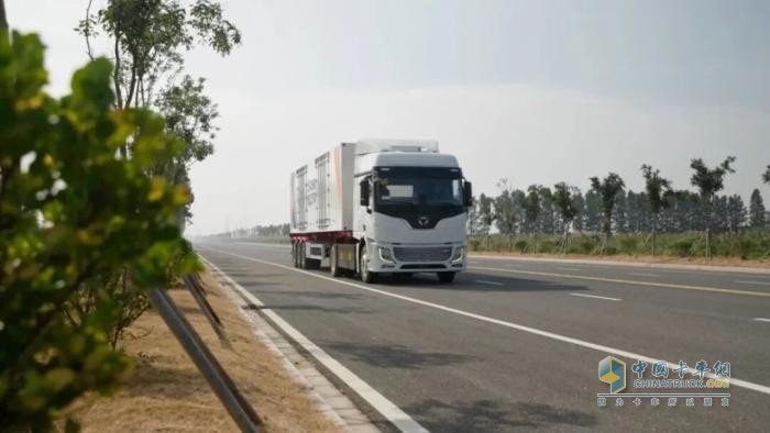 “双11”呼唤“当日达”！徐工4×2底充牵引车已就位