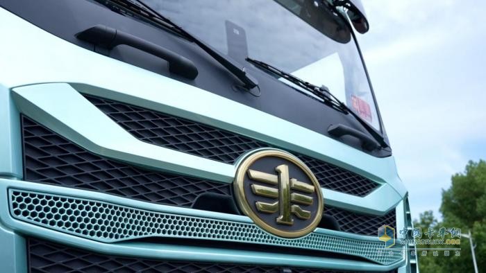 冲刺四季度—10月解放斩获中重卡批发、终端“双第一”