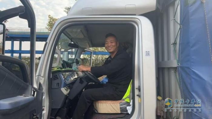 阮师傅与时代领航大G-F28T气体机的半月万公里运输路