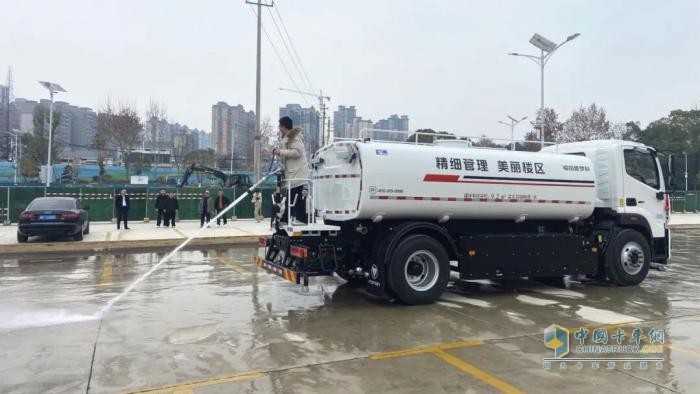 福田普罗科纯电环卫车交付岳阳 助力千年古城迈向绿色环卫新时代