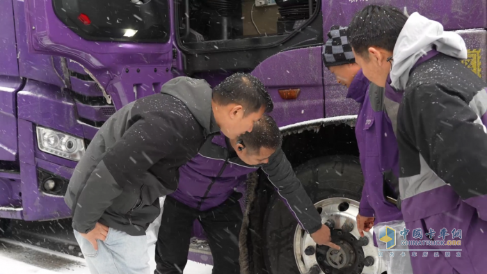 保障春运高出勤，护航冬季安全行：康迈走进郑州物流车队