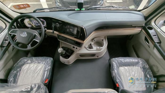 乘龙H5V LNG牵引车：以高效舒适，伴卡友一路创富前行