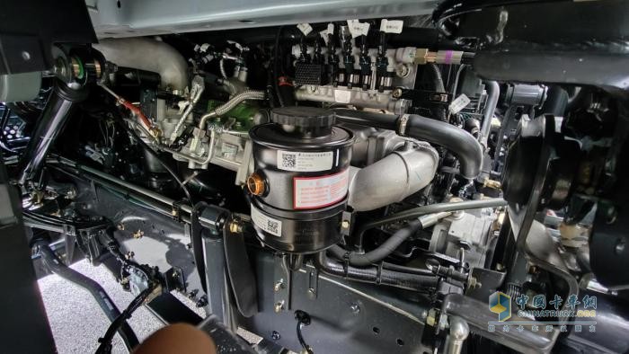 乘龙H5V LNG牵引车：以高效舒适，伴卡友一路创富前行