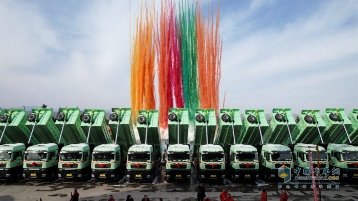 国内、出口重卡销量双第一！中国重汽这份成绩单“可复制”吗？