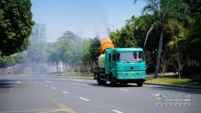 从两会热词看宇通环卫：锚定方向，笃行实干，共建美丽中国！