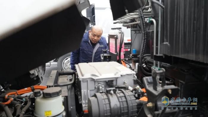 八年匠心护航全国两会，宇通环卫以高标准交出绿色保障答卷！