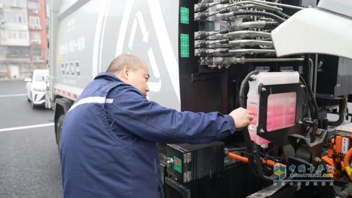 八年匠心护航全国两会，宇通环卫以高标准交出绿色保障答卷！