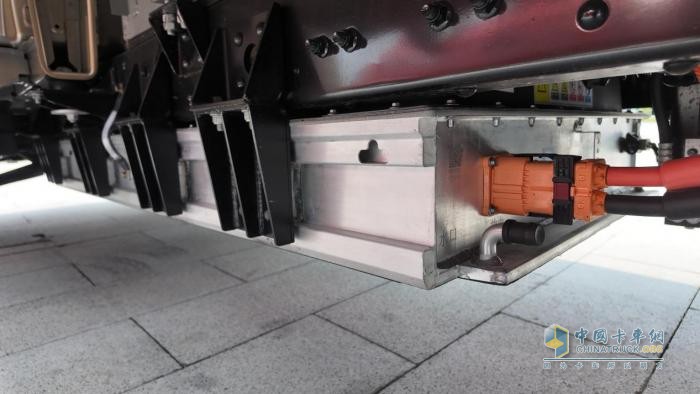 从开半挂到3米8，祥菱V5承载起张腾飞家庭与事业的美好期望