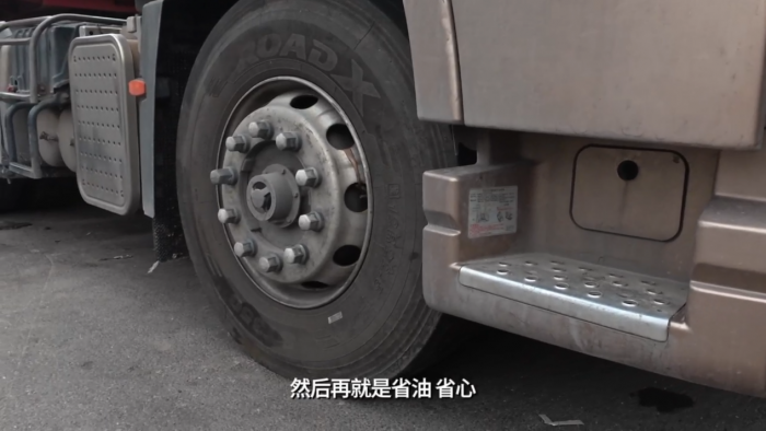 东风周师傅：“免维护轮端，首选康迈，运输更省心！”