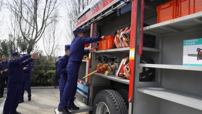 南京市消防救援支队走进宇通专用车开展技术交流