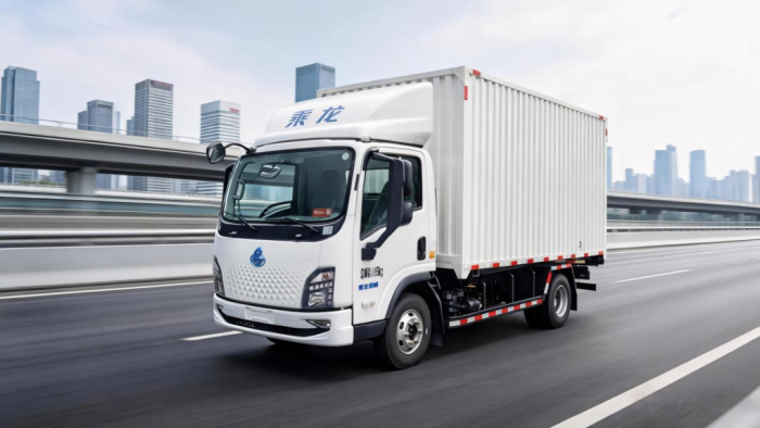 乘龙翼威2城际重载轻卡以硬核实力领跑城际运输“马拉松”