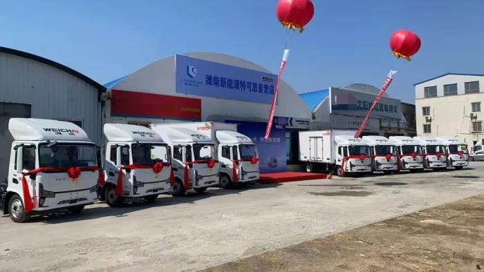 潍柴蓝擎新能源冷藏车批量交付大客户，擎领东北冷链高质量发展新征程！