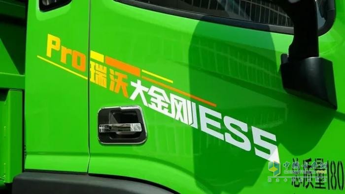 瑞沃大金刚ES5 Pro：全面进阶 更好开 更好用的工程车！