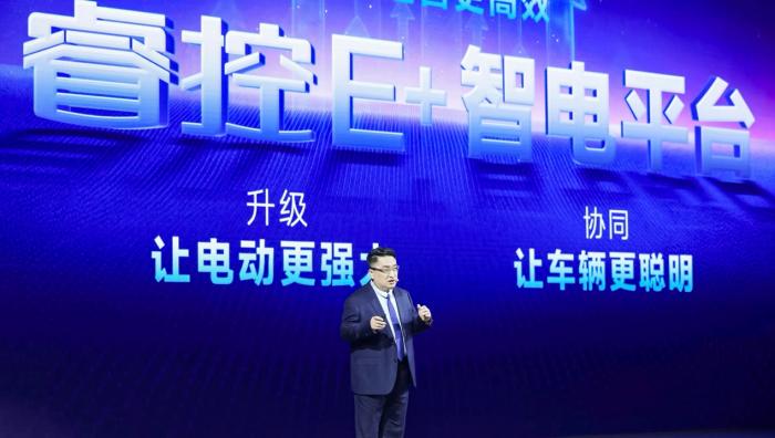 睿控E+平台重磅发布！宇通科技节擘画“智电融合”新蓝图