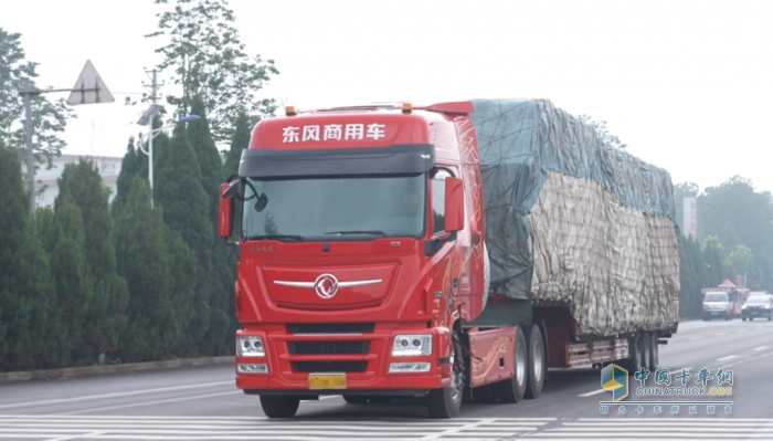 东风天龙KX新嵘耀陪老司机姚师傅跑出
